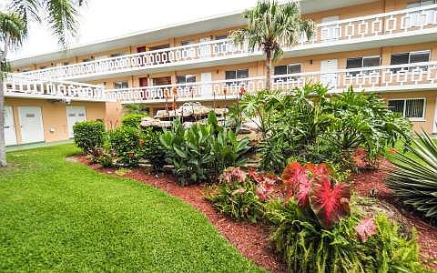 1st image of 2113 Lakeview Dr APT 4C