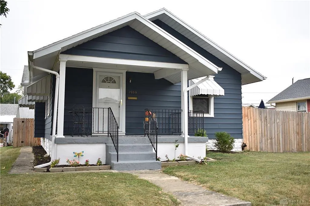 2939 Whittier Ave photo 1