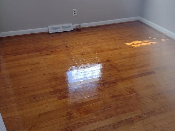 2nd image of 1923 Belcrest Dr