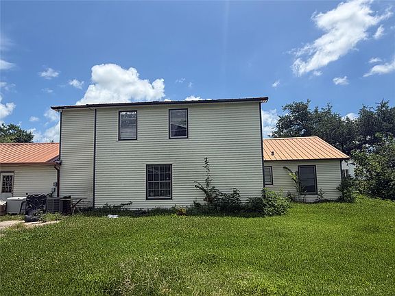 3rd image of 712 Oak Ave
