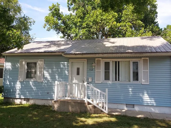 702 E Daggy St, Tuscola, IL 61953
