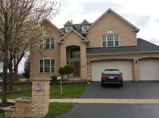 2120 Mark Cir, Bolingbrook, IL 60490