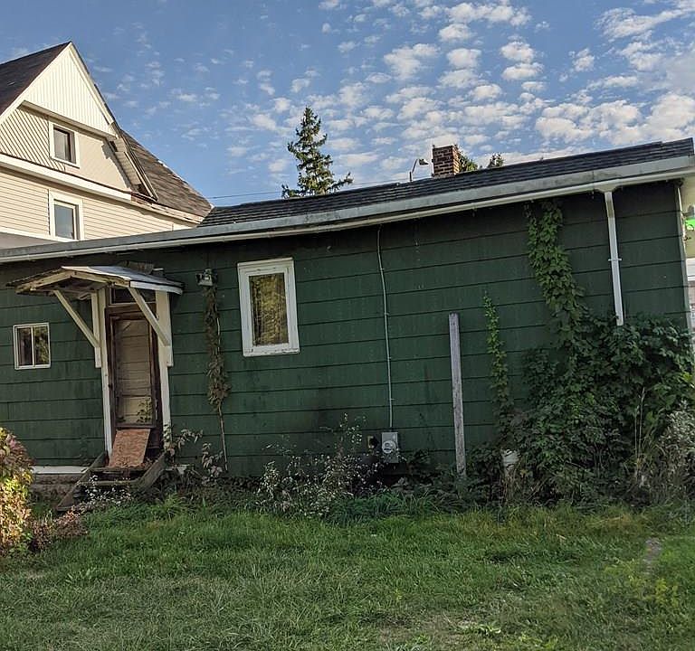 2nd image of 810 W Wayne St