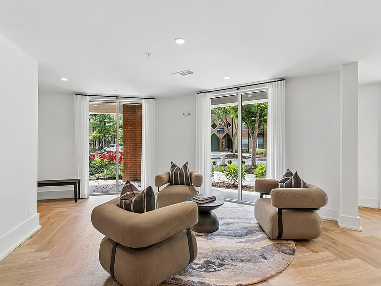 Avana on Main — Photo 24
