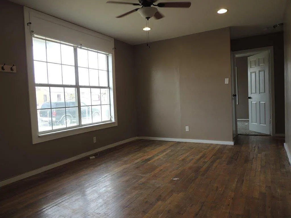 4 bed, 2.0 bath, 1320 sqft, $1,500 — Photo 3