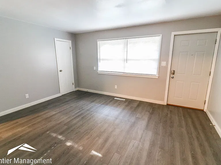 919 N 11th — Photo 2