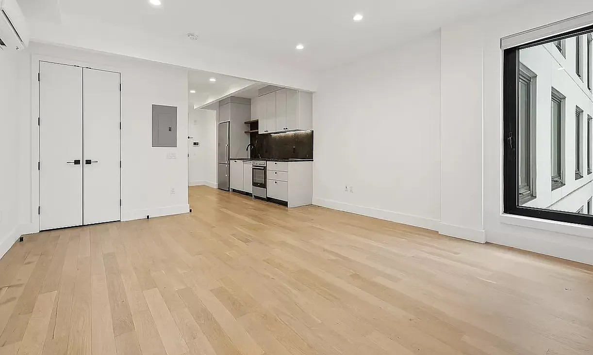 260 Gold Street — Photo 2