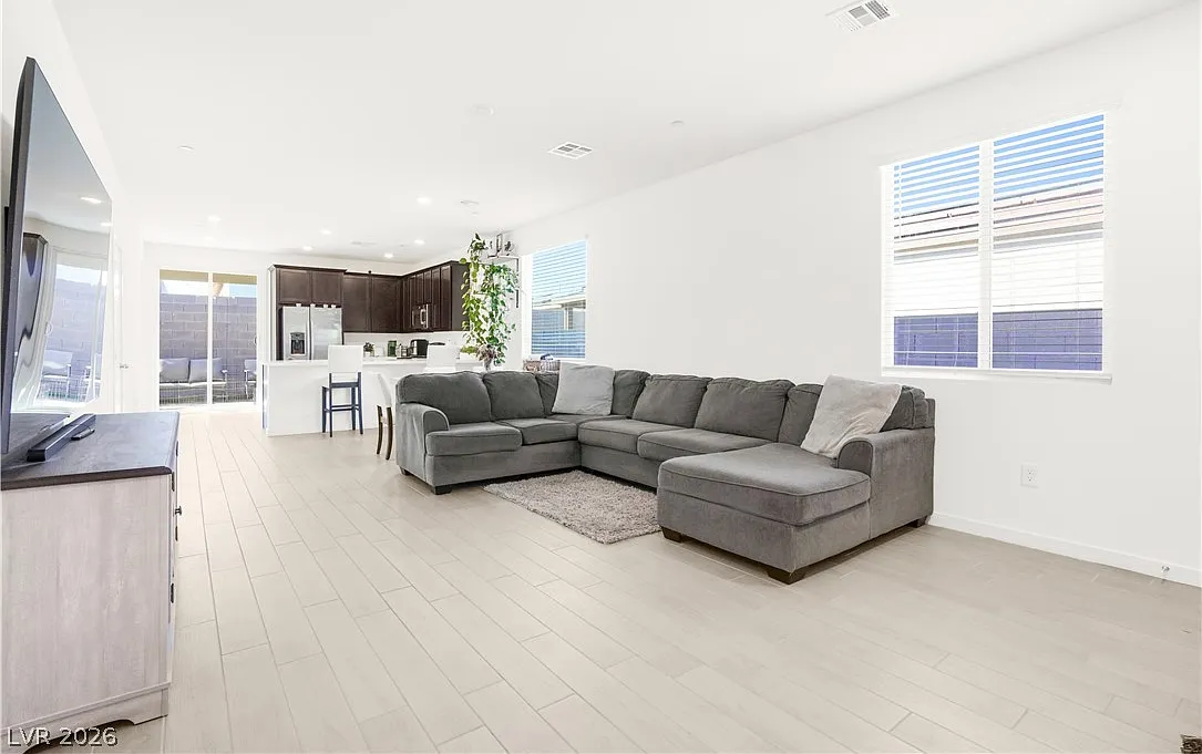 3 bed, 3.0 bath, 1764 sqft, $2,500 — Photo 4