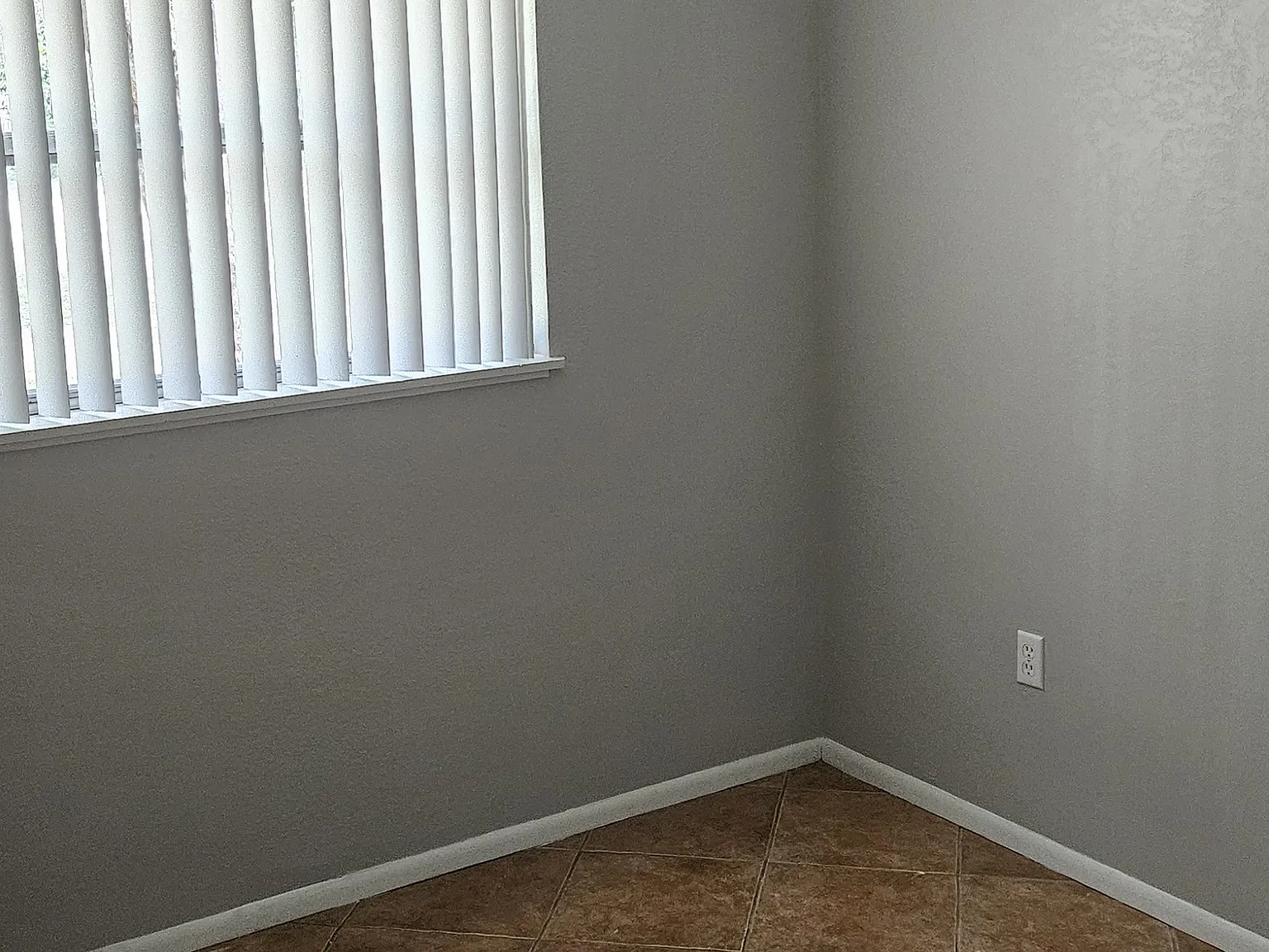 3 bed, 955 sqft, $2,400 — Photo 4