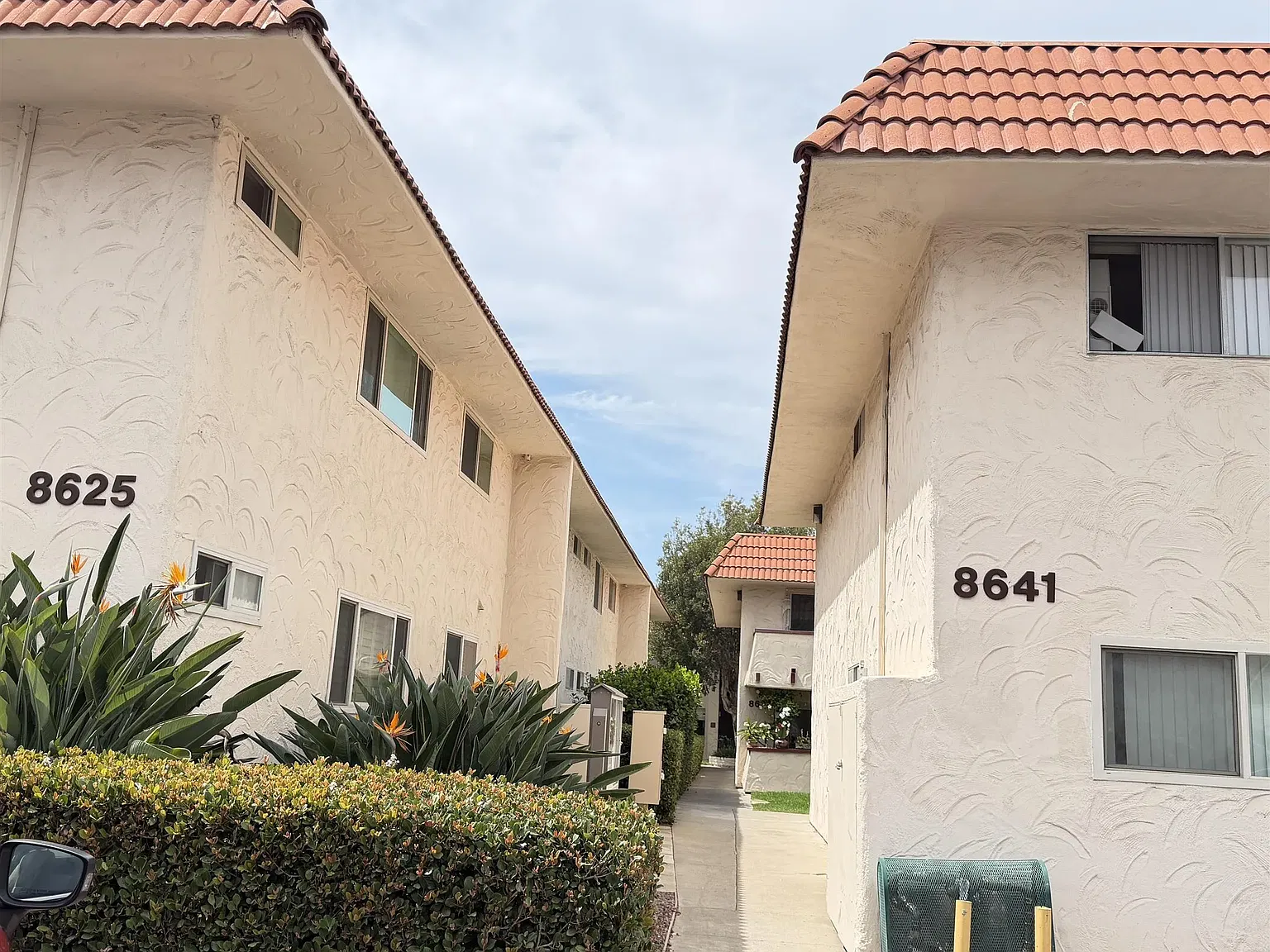 2 bed, 2.0 bath, 973 sqft, $2,400 — Photo 3