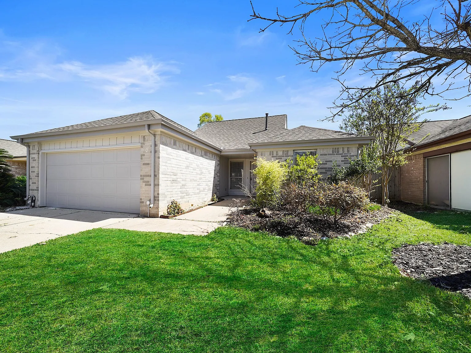 3 bed, 2064 sqft, $2,400 — Photo 3