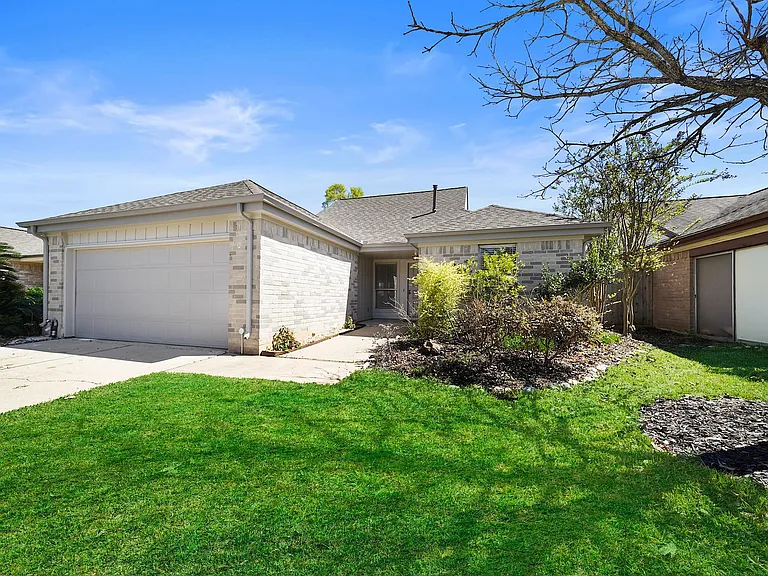 2239 Highland Hills Dr — Photo 3
