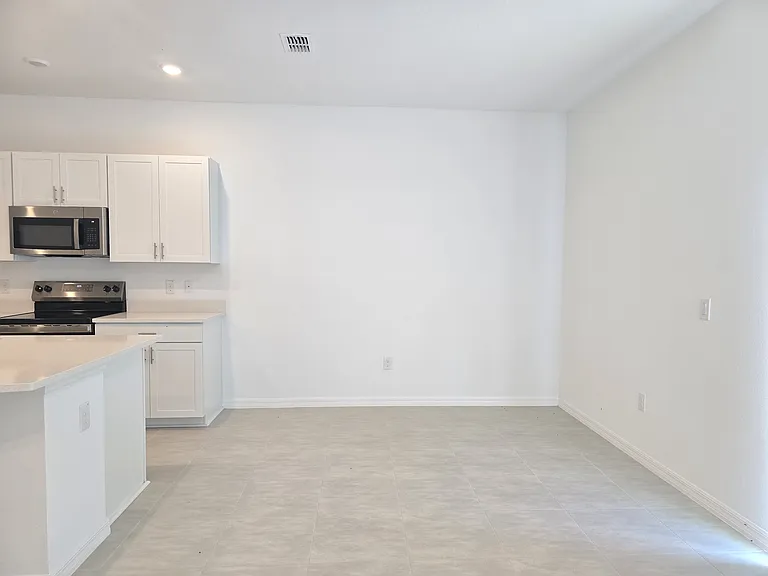2073 Hallier Cv — Photo 16