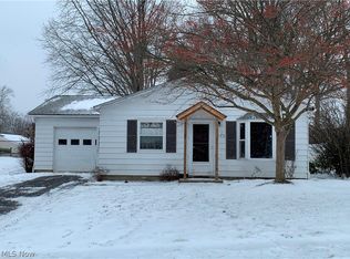 2173 Santom Rd E, Stow, OH 44224