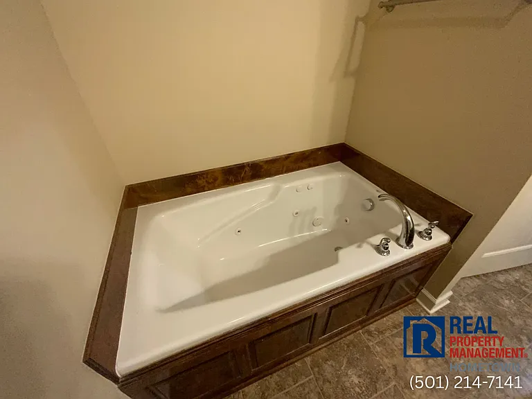 7503 Royal Oaks Dr — Photo 18