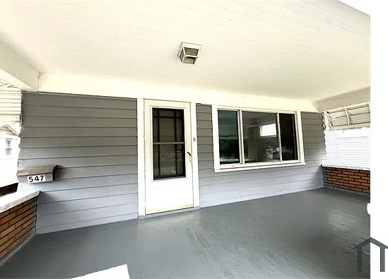 547 E Streicher St — Photo 5