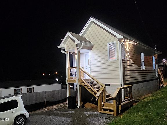 3rd image of 746 Fair St N