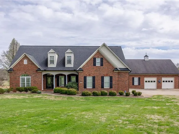 2001 Glenn Valley Dr, East Bend, NC 27018