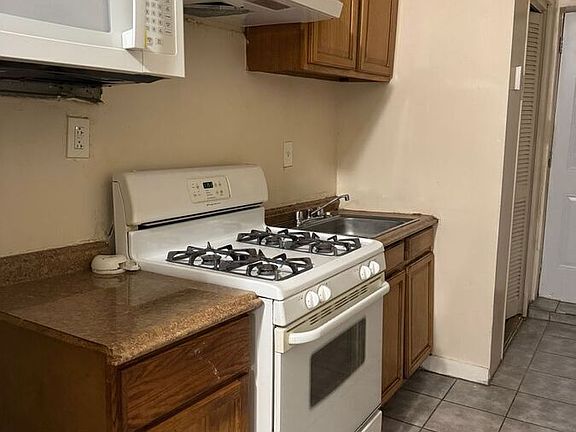 5th image of 424 Newcomb St SE APT 4