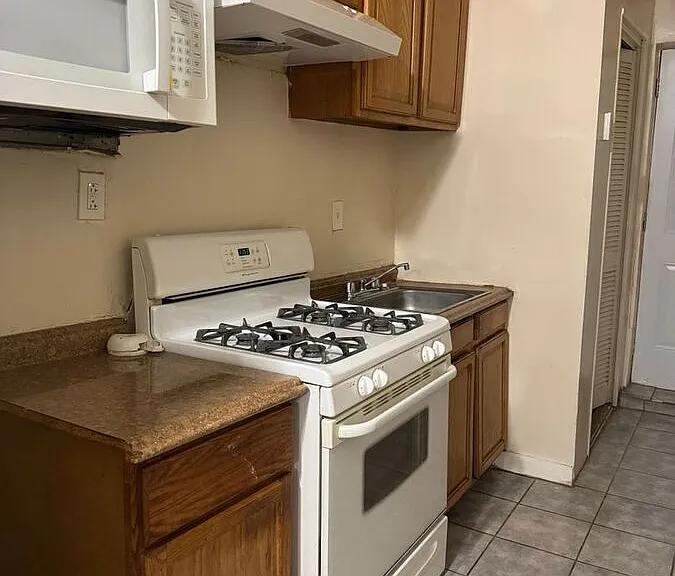 424 Newcomb St SE #4 — Photo 5