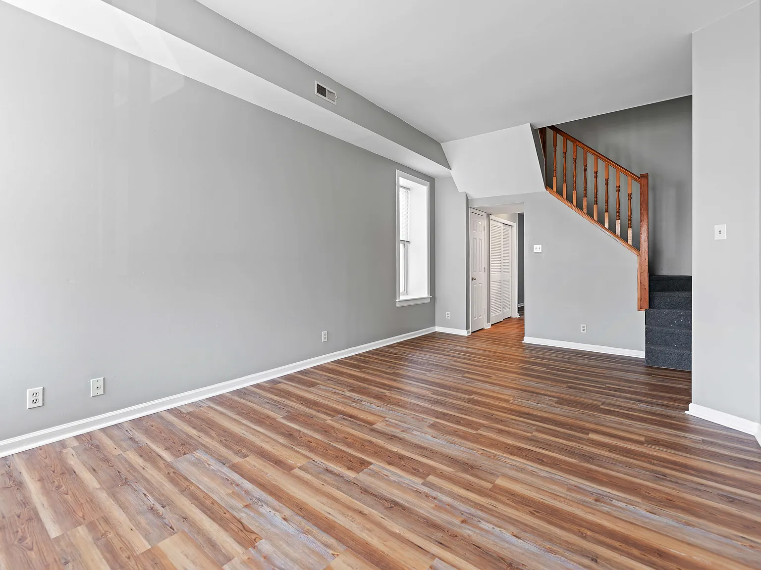 2 bed, 1.5 bath, 1100 sqft, $1,450 — Photo 2