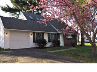 1 Peony Rd, Levittown, PA 19056