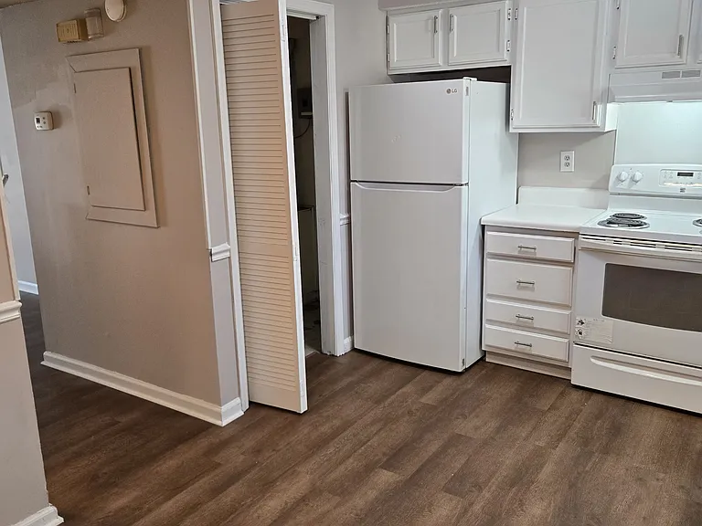 203 Shiloh Dr #E — Photo 16