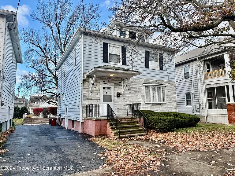 22 N Goodwin Ave — Photo 1