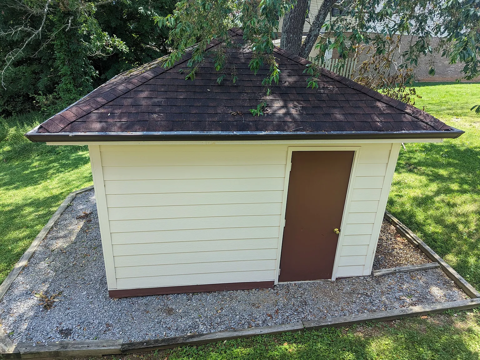 2 bed, 1.5 bath, 1000 sqft, $1,050 — Photo 3