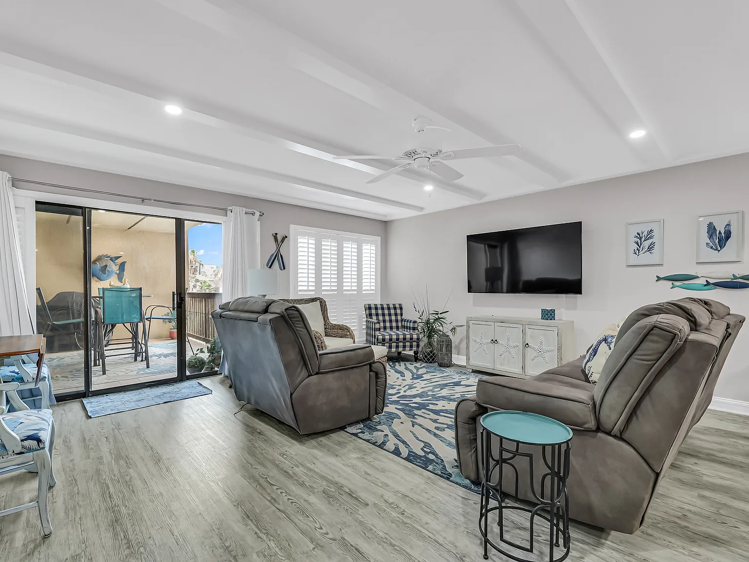 114 E Tarpon St — Photo 3