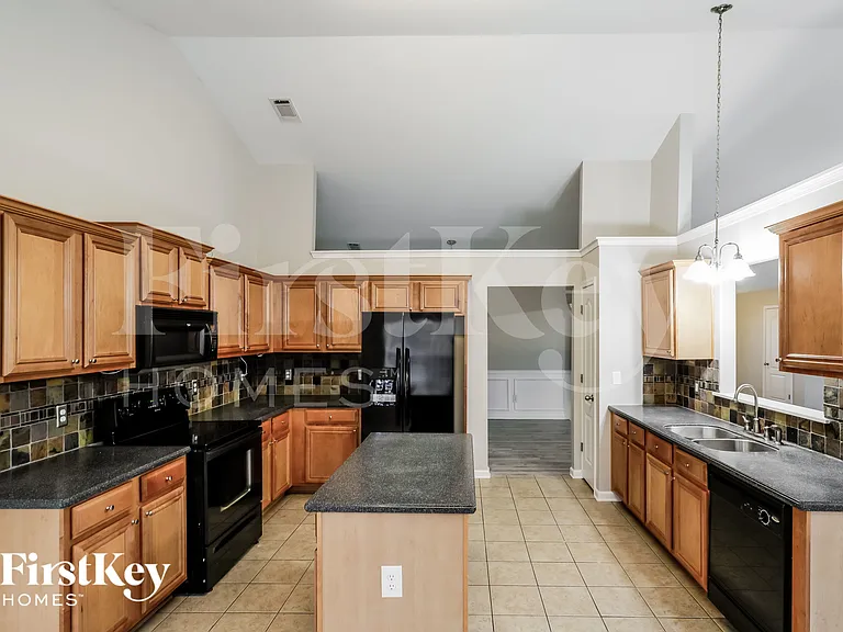 6732 Carriage Walk Ln — Photo 4