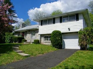 1014 Lakeview Ter, Pennsburg, PA 18073