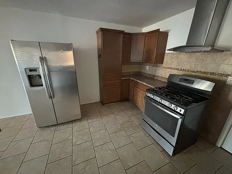 874 S Palm Ave — Photo 5