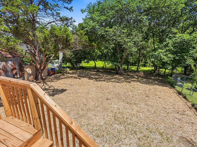 104 Norman Ln #100 — Photo 6