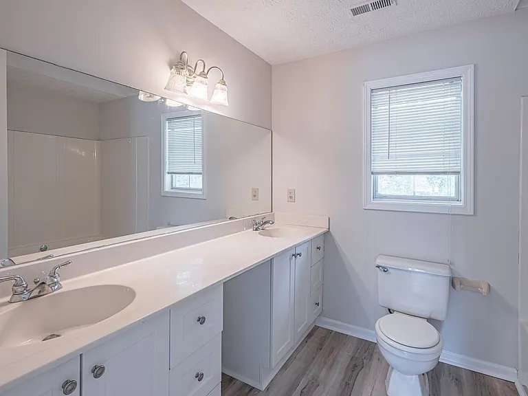 2402 Betsy Ct SW — Photo 23