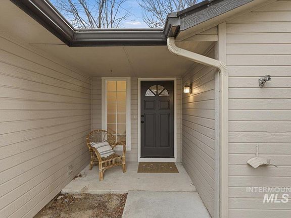 2nd image of 2521 N Ridgebury Way