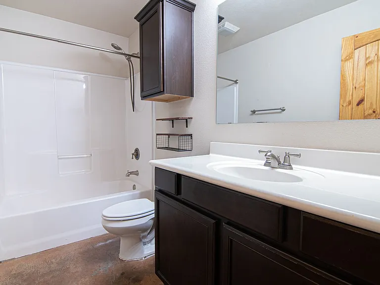 5705 Champions Dr — Photo 19