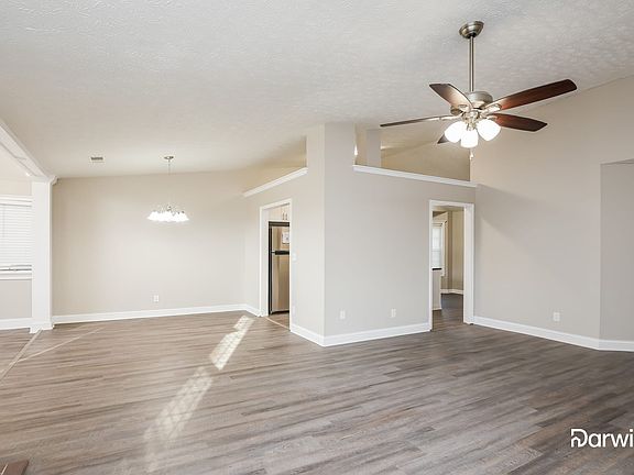 4th image of 2094 Crystal Lake Dr