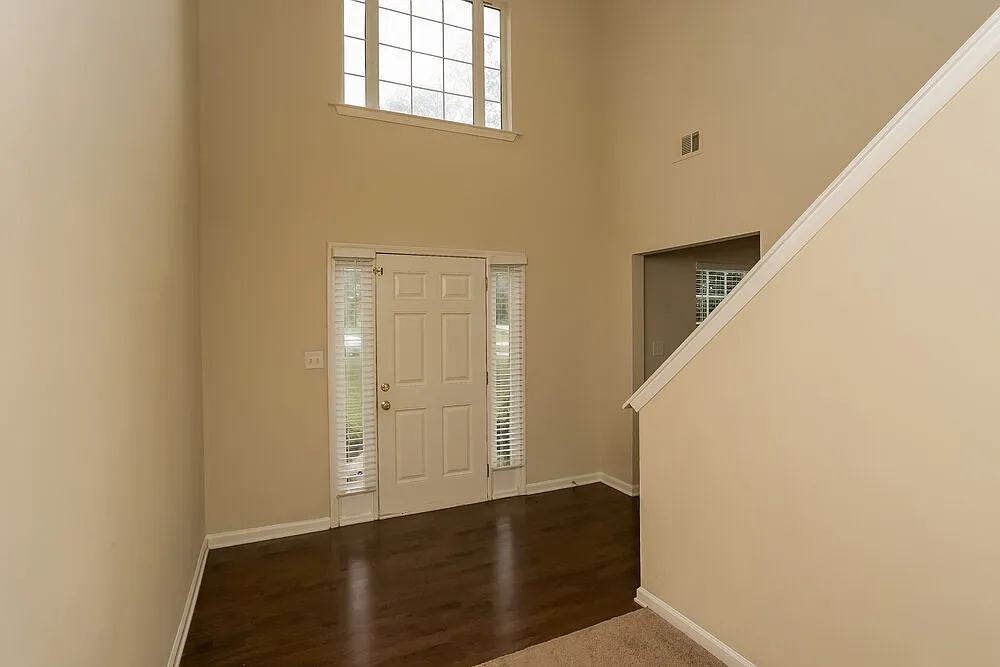 4 bed, 2.5 bath, 2756 sqft, $3,060 — Photo 2
