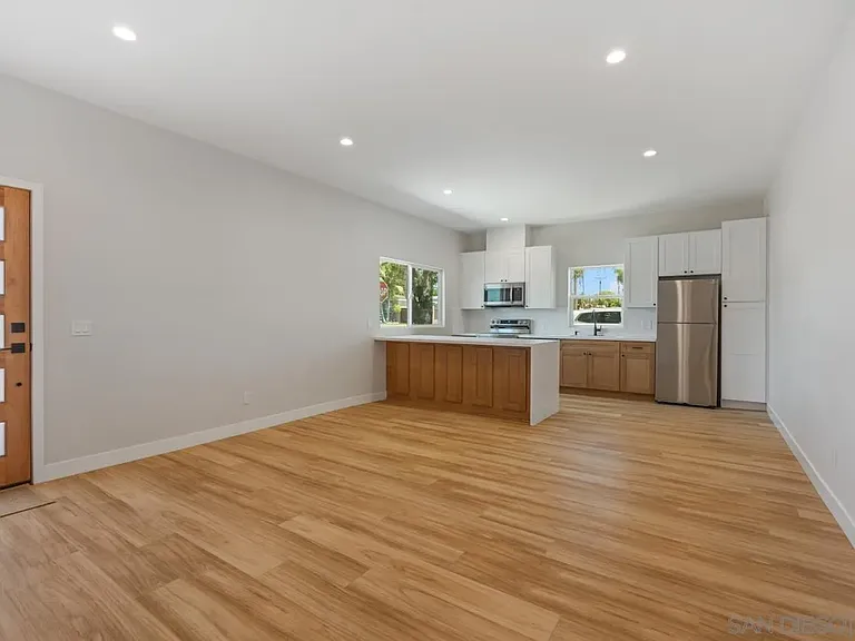 1489 Fern Ave #1 — Photo 2