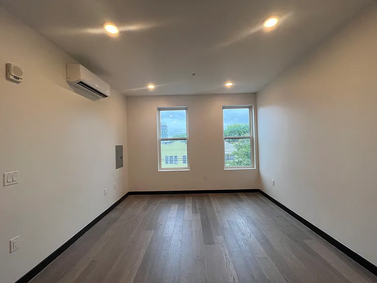 130-132 Mallory Ave #307 — Photo 7