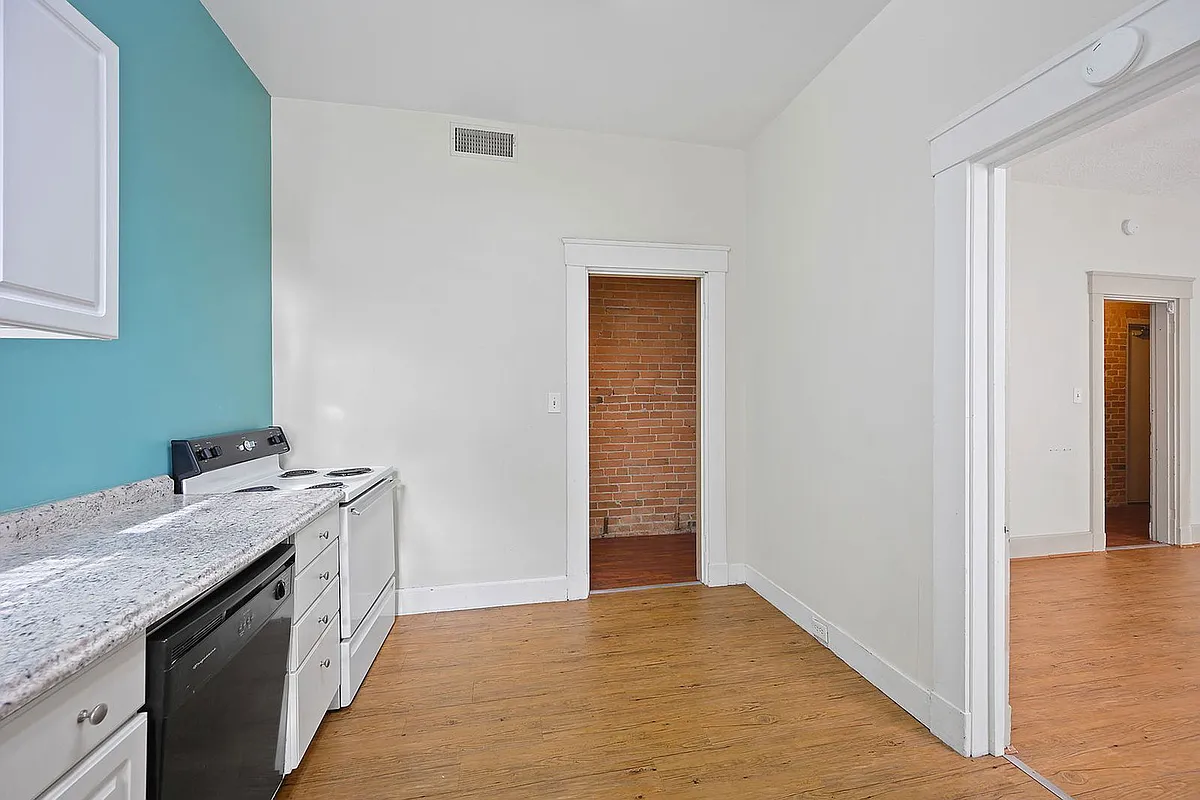 Building Photo - 30 E Hollister St #2