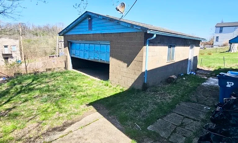 2329 School St — Photo 10