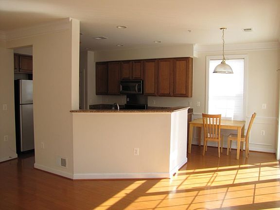 4th image of 13612 Venturi Ln #166