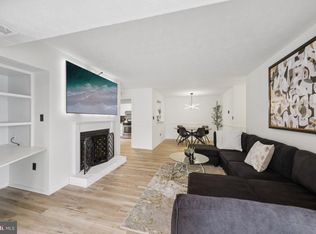 2209 Hunters Run Dr, Reston, VA 20191