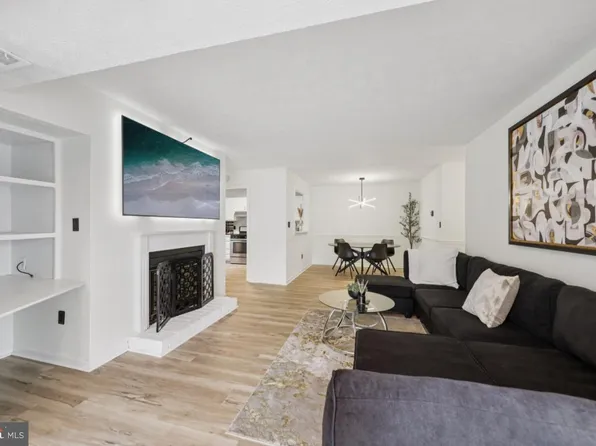 2209 Hunters Run Dr, Reston, VA 20191