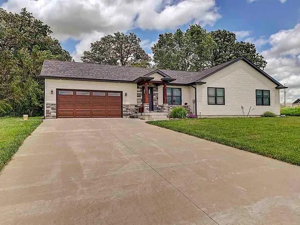 307 E 17th St, West Liberty, IA 52776