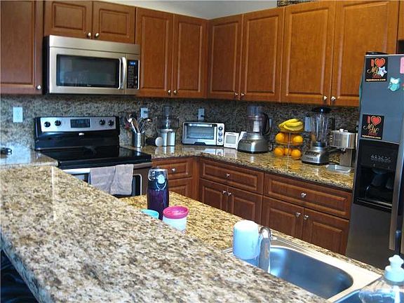 5th image of 805 SW 143rd Ave