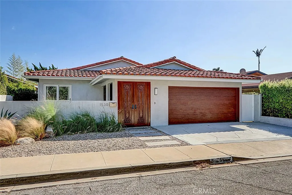 3 bed, 2400 sqft, $11,750 — Photo 1