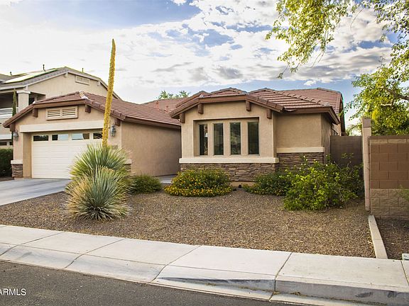 2nd image of 2557 E Quiet Hollow Ln